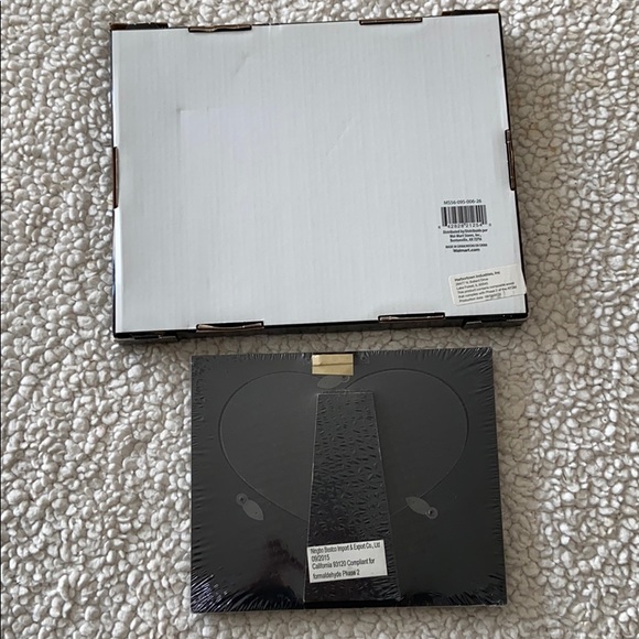 2 picture frames - Picture 2 of 4